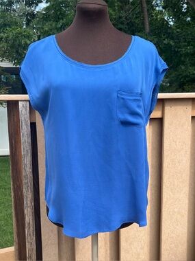 Joie 100% Silk Short Cap Sleeve Boxy Blue Blouse Size M Quiet Luxury Colorful